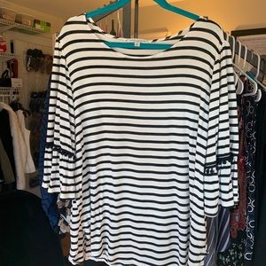 Black and creme 3/4 sleeve cotton shirt.